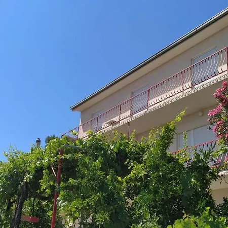 Kamen Country house *